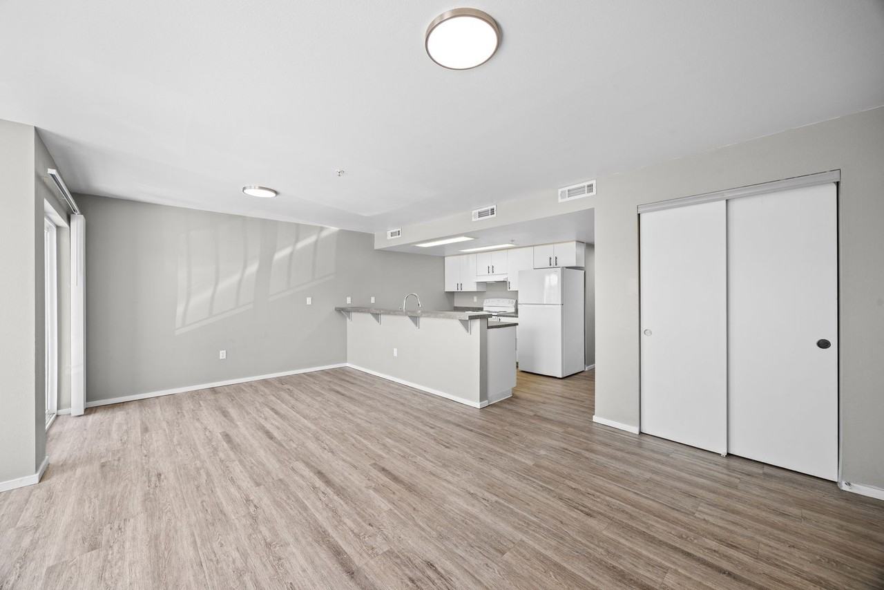 Gateway Crossing Apartments - Photo 6 of 44