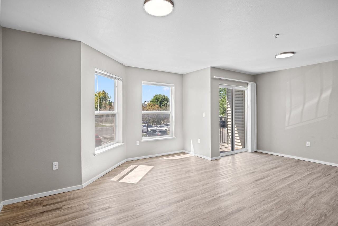 Gateway Crossing Apartments - Photo 7 of 44