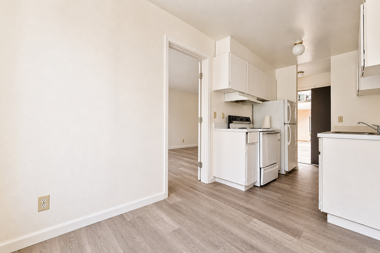 2540 College Ave - Photo 2 of 8