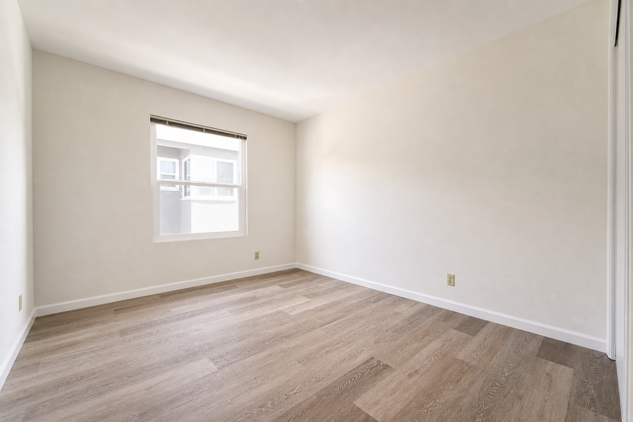 2540 College Ave - Photo 5 of 8