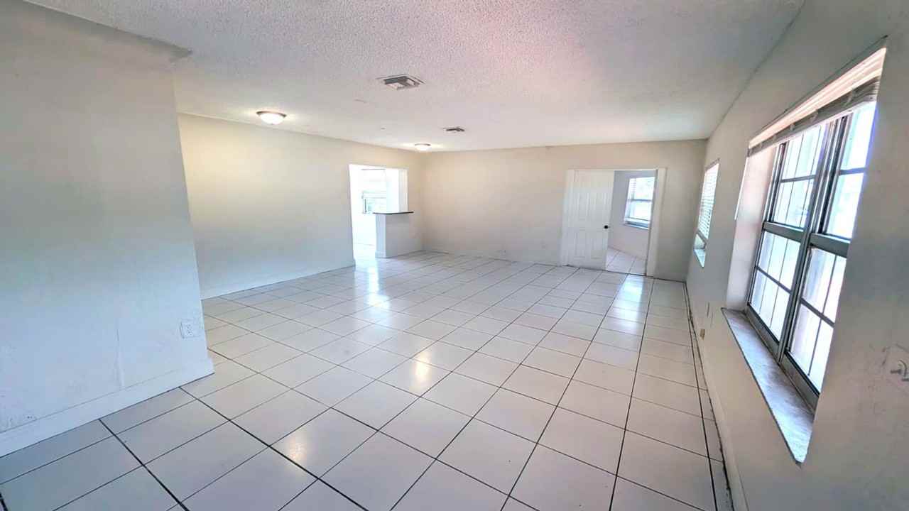 801 Nw 33rd Ter - Photo 4 of 24