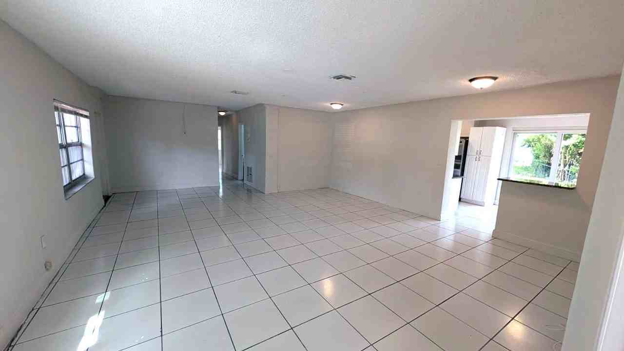 801 Nw 33rd Ter - Photo 5 of 24