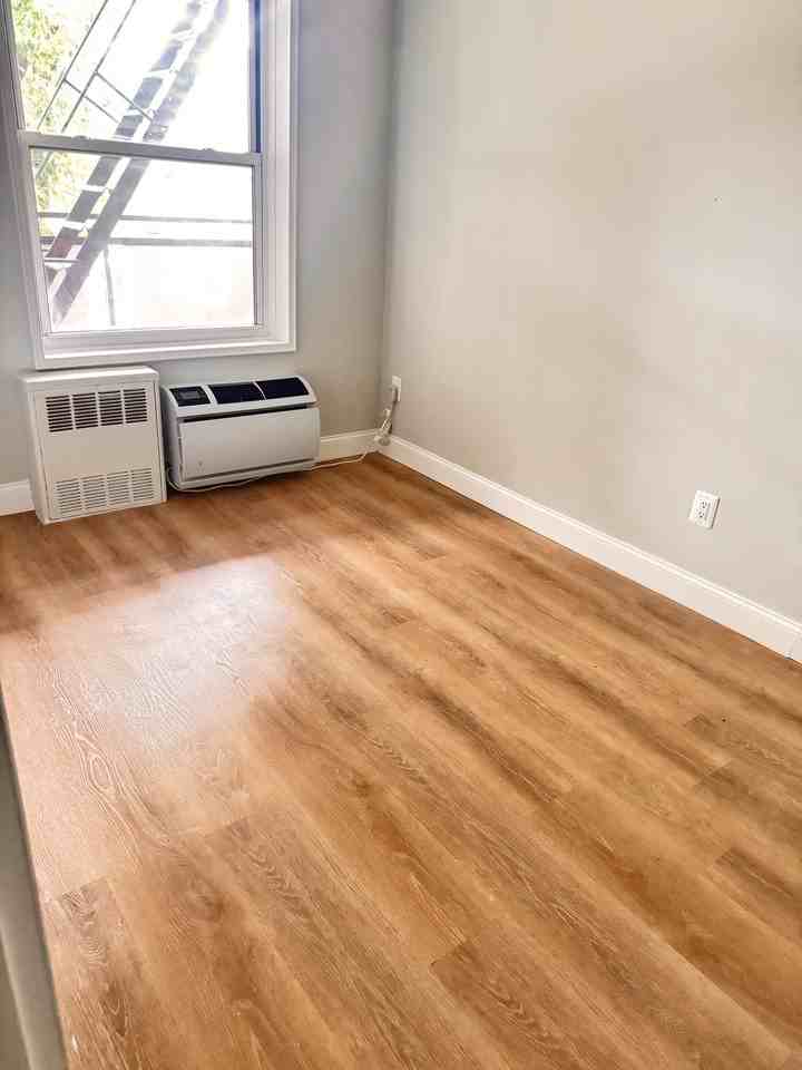 19-10 Parsons Boulevard #2H - Photo 4 of 15