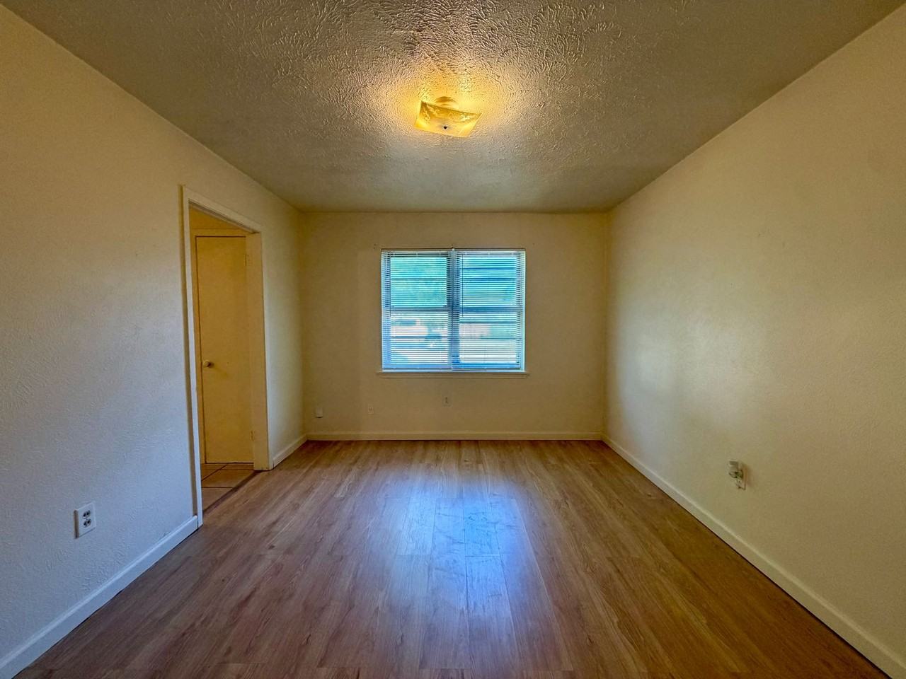5043 Inwood Dr - Photo 4 of 12