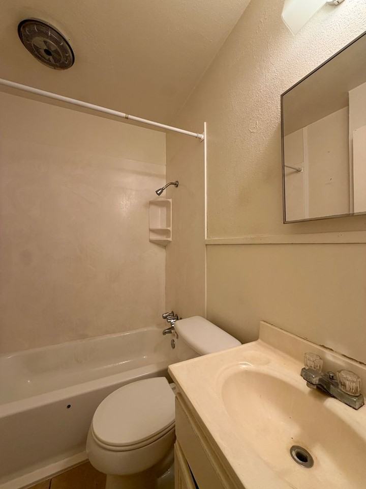 5043 Inwood Dr - Photo 7 of 12