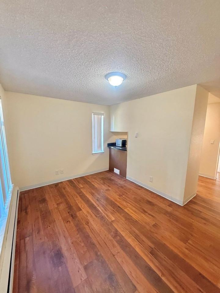 4259 8th Ave Ne #1 - Photo 5 of 27