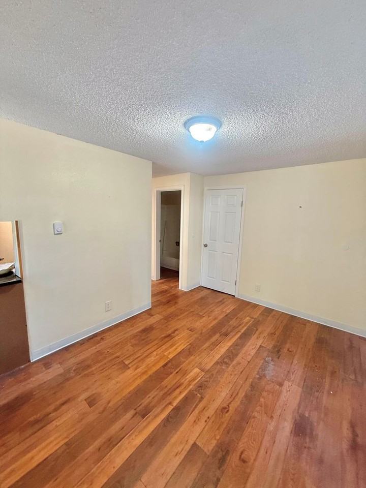 4259 8th Ave Ne #1 - Photo 6 of 27
