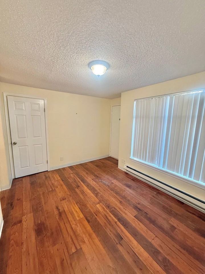 4259 8th Ave Ne #1 - Photo 7 of 27