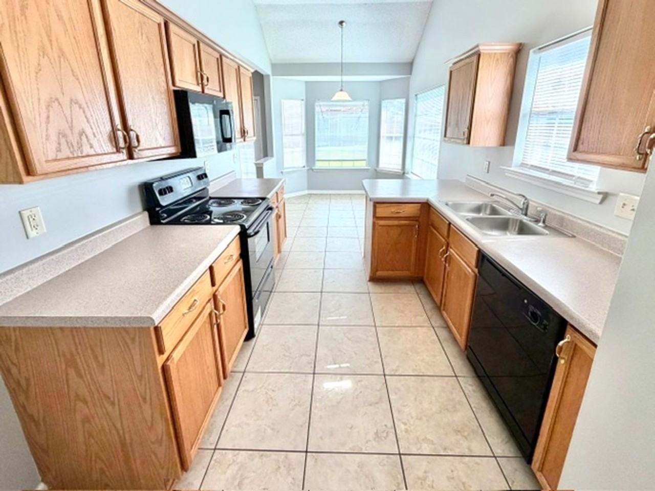 9035 Weeping Cherry Ln - Photo 5 of 14