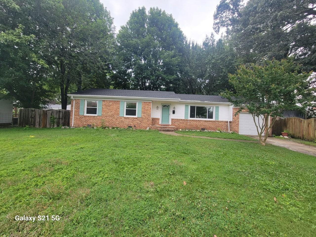 512 S Kings Point Rd - Photo 2 of 17