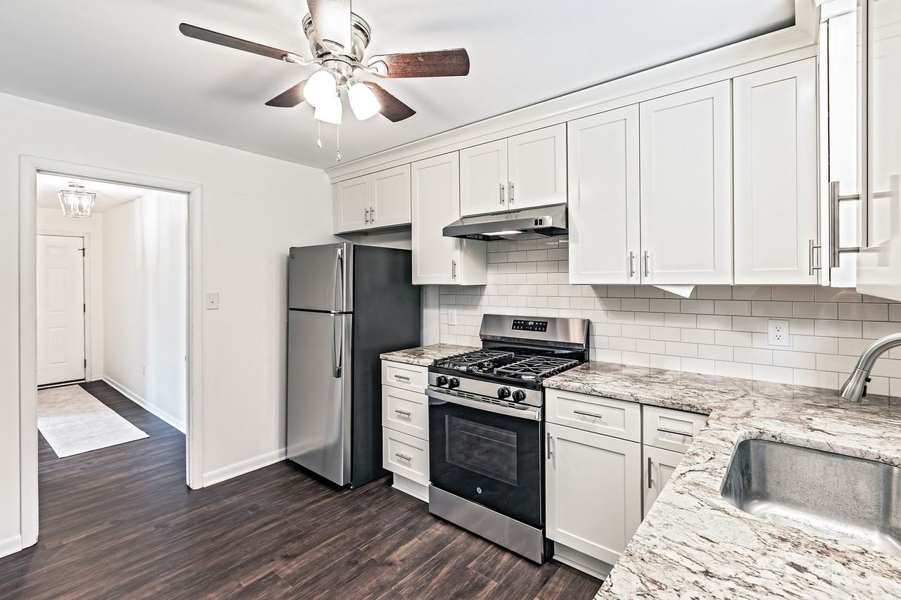 581 Hemingway Dr - Photo 3 of 16