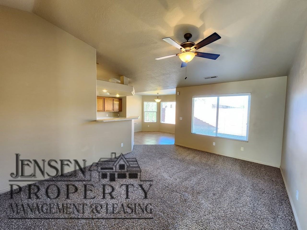 74 S 320 E - Photo 6 of 26