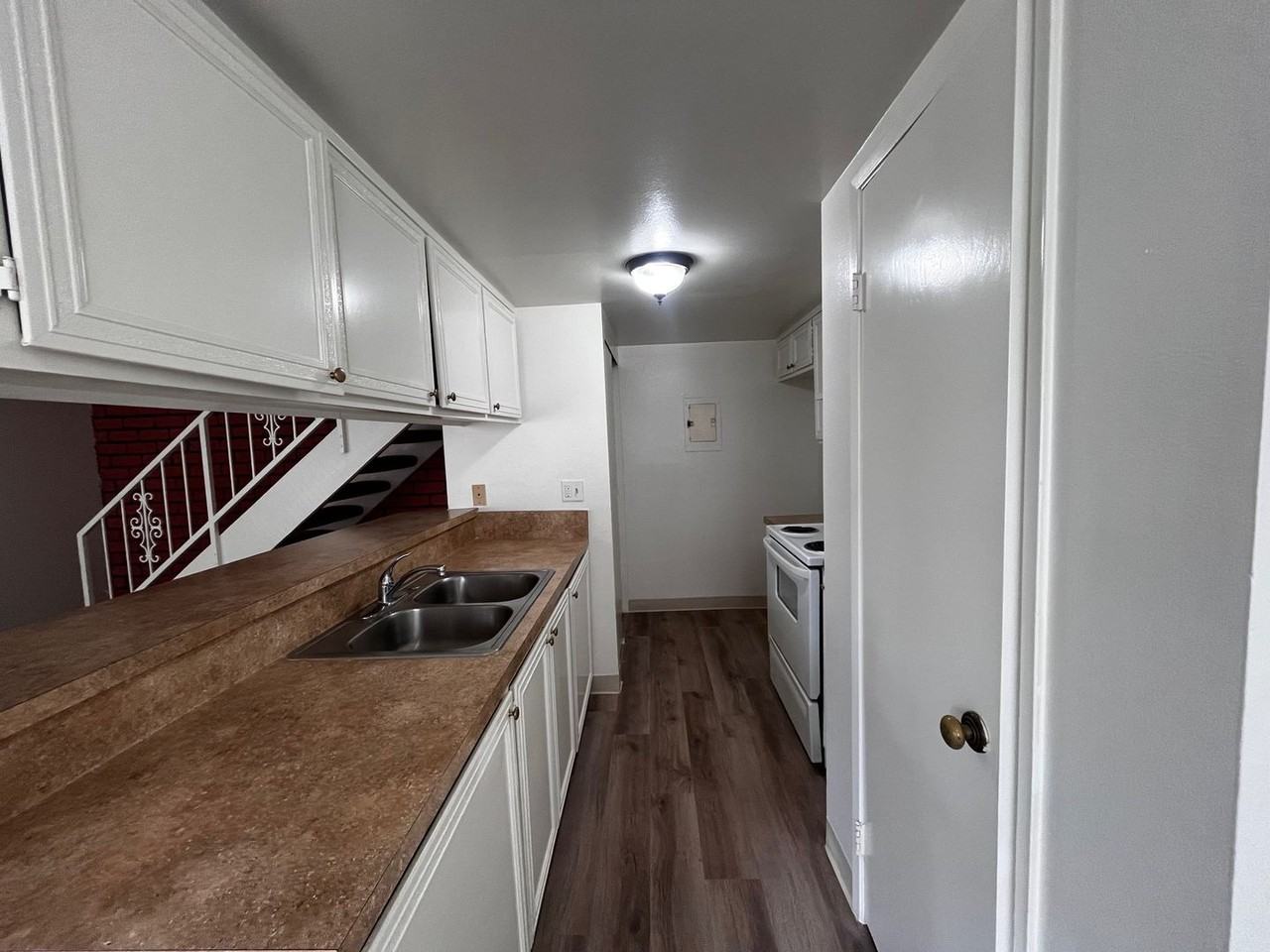 752 W Hemlock St - Photo 3 of 10