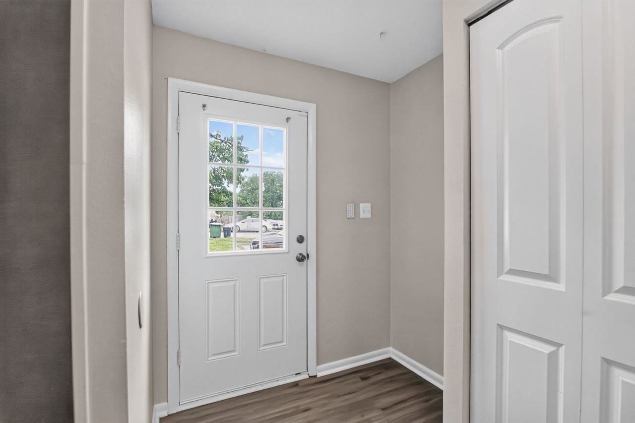 33 Wayside Ct - Photo 3 of 24