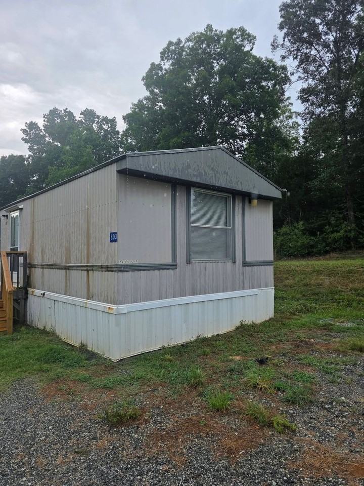 803 Bonfire Dr - Photo 2 of 14