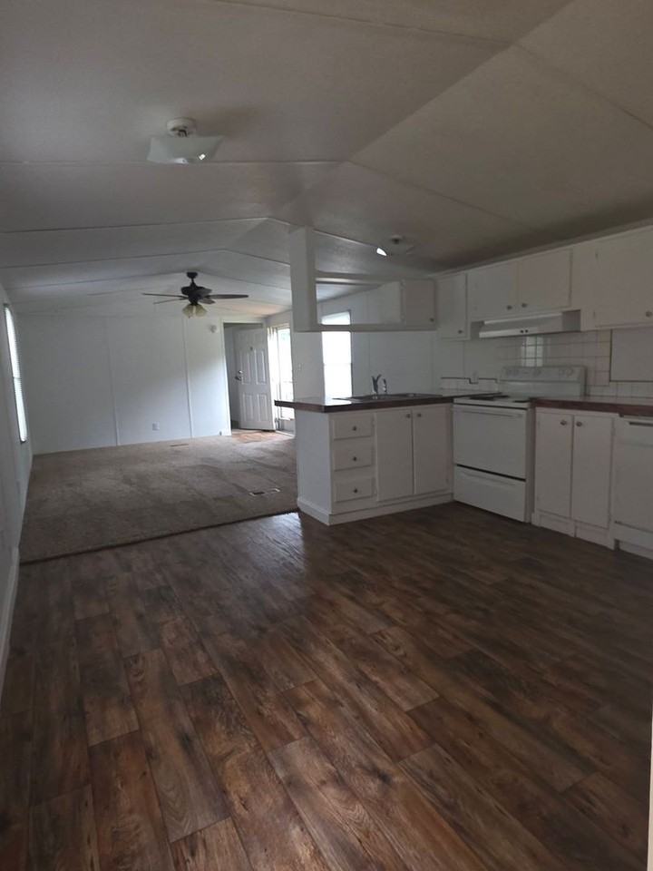 803 Bonfire Dr - Photo 4 of 14