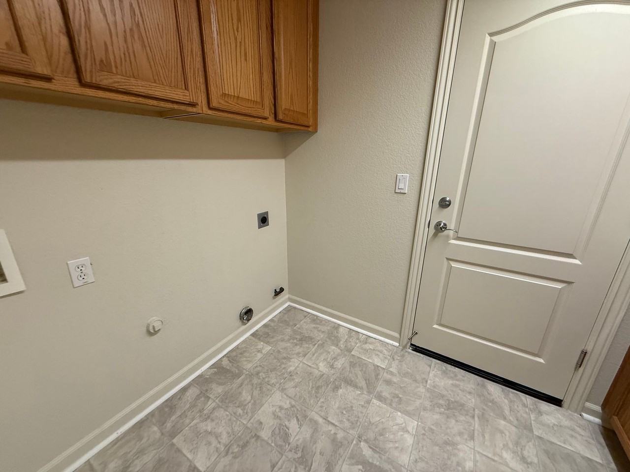 3588 Silverwood Rd - Photo 7 of 13