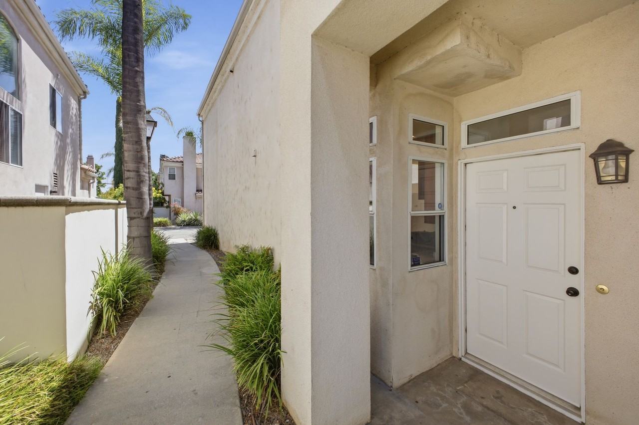 2338 Huntington Dr - Photo 2 of 22