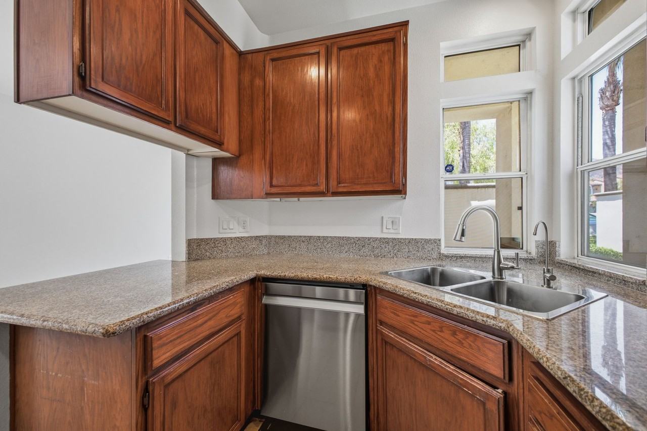 2338 Huntington Dr - Photo 6 of 22