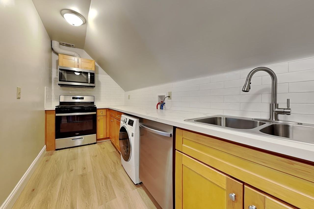 2620 J St - Photo 2 of 16