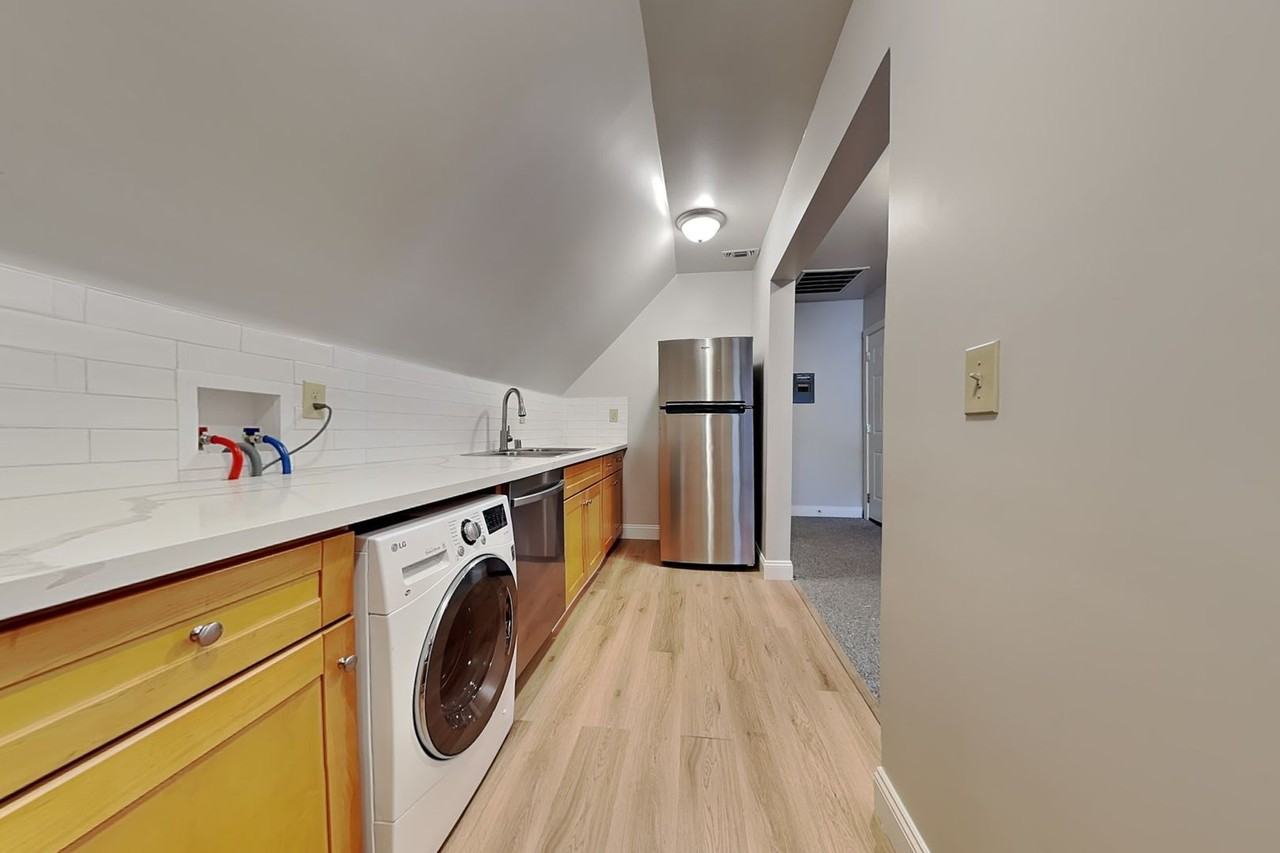 2620 J St - Photo 3 of 16