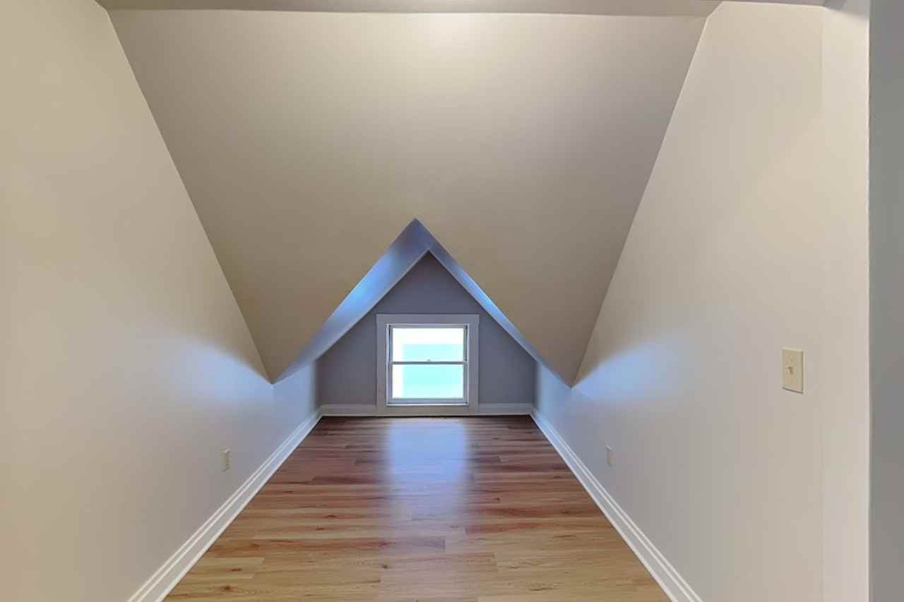2620 J St - Photo 4 of 16