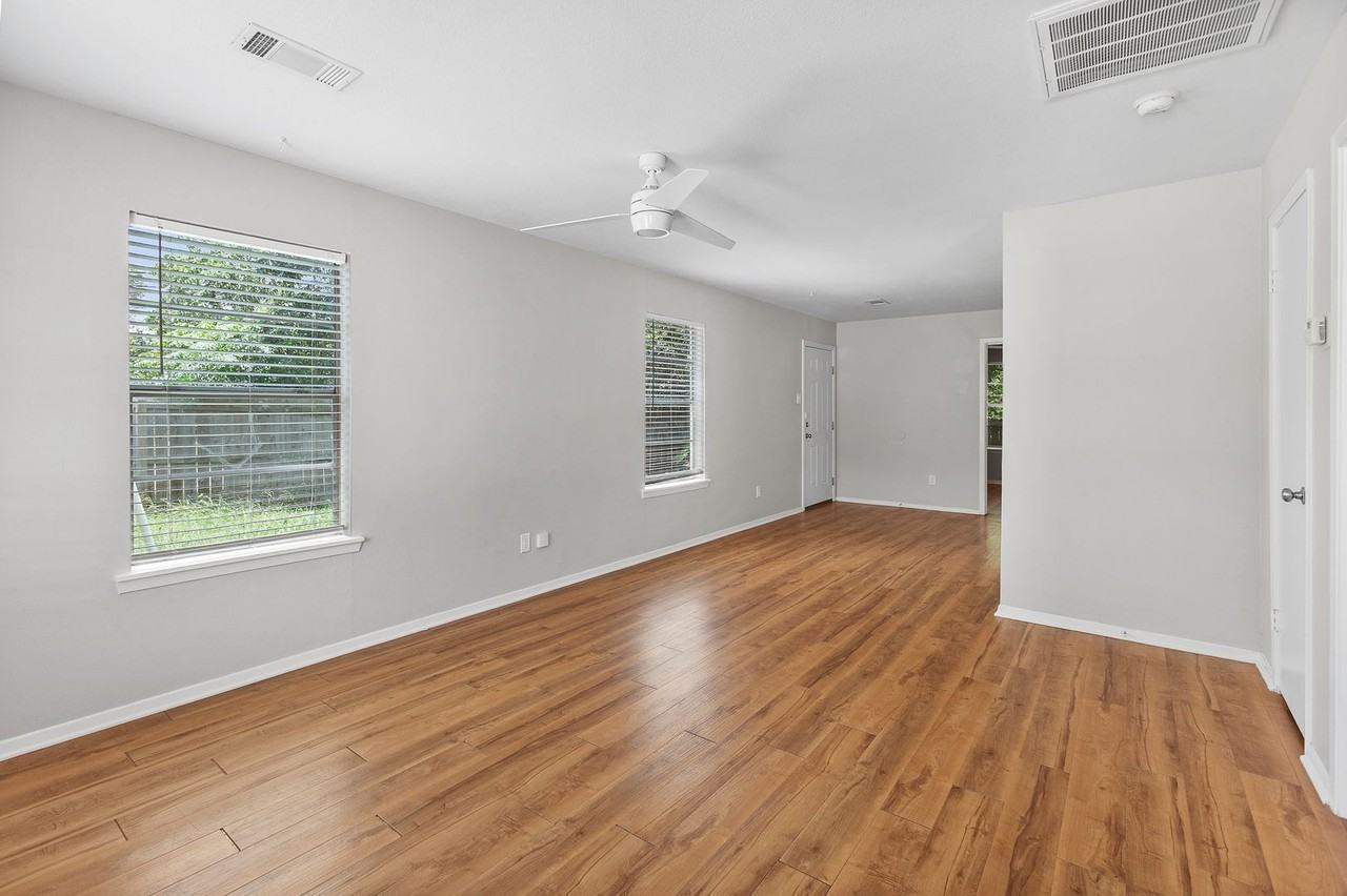 1208 Hillyer St - Photo 4 of 15