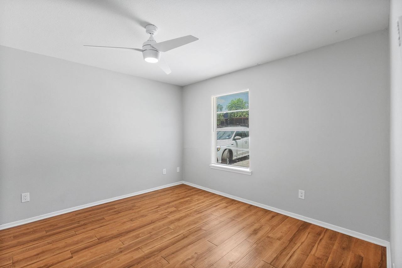 1208 Hillyer St - Photo 6 of 15