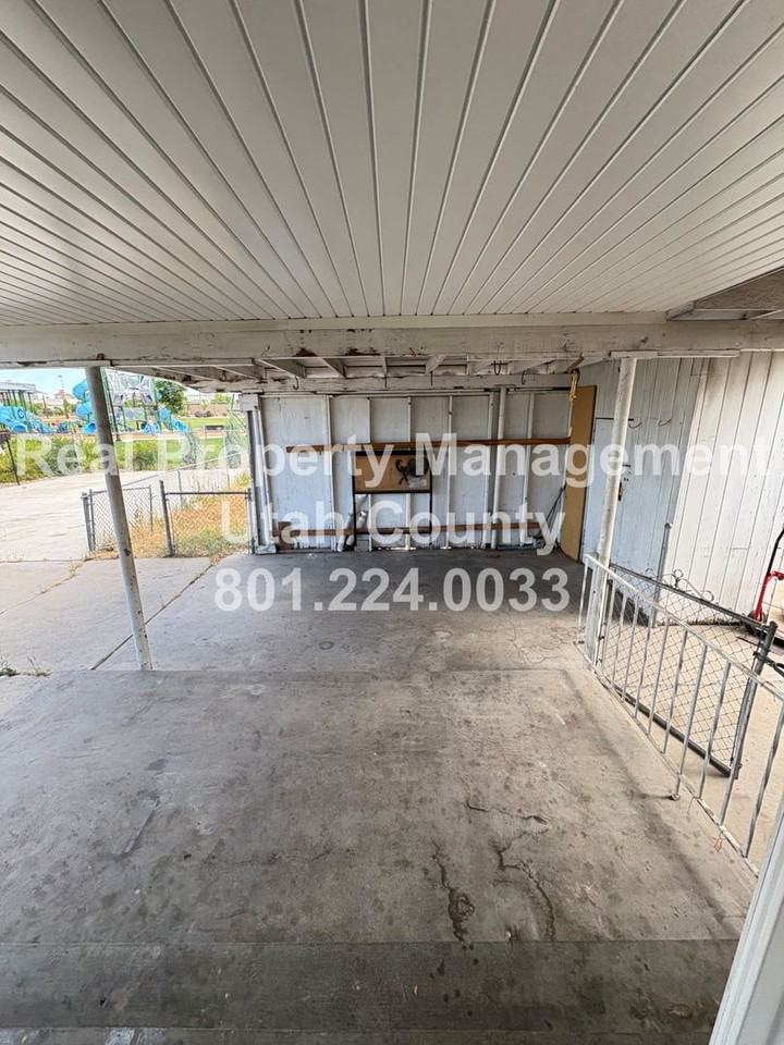 715 715 E 1400 S-UP #UP - Photo 2 of 11