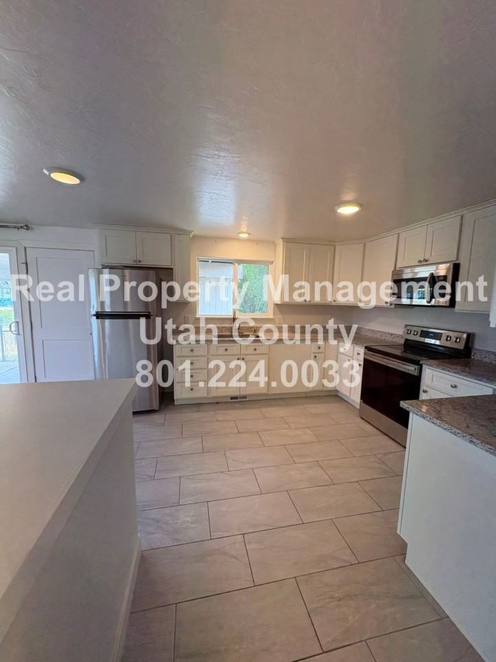 715 715 E 1400 S-UP #UP - Photo 3 of 11
