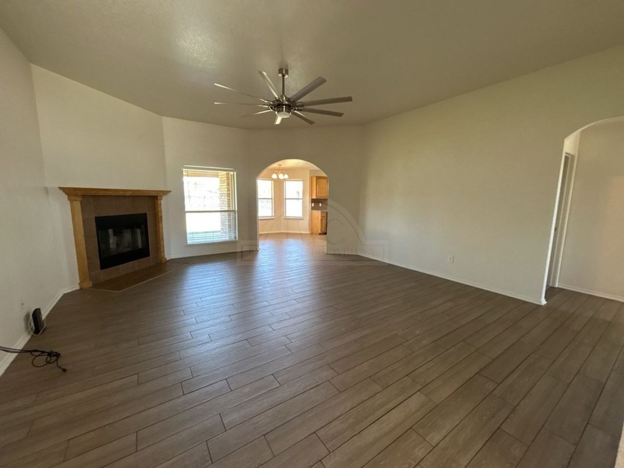 10105 Diana Dr - Photo 2 of 27