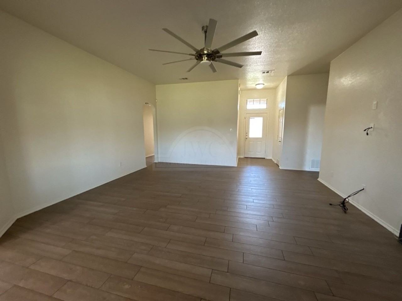10105 Diana Dr - Photo 3 of 27