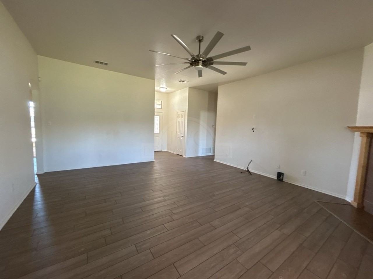 10105 Diana Dr - Photo 4 of 27