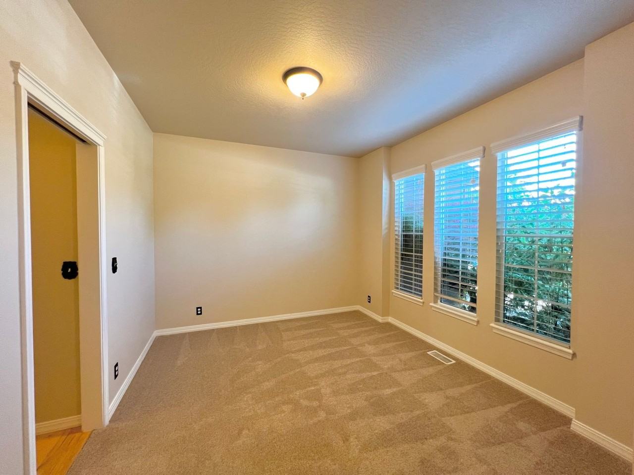 2285 W Windchime Dr - Photo 5 of 38