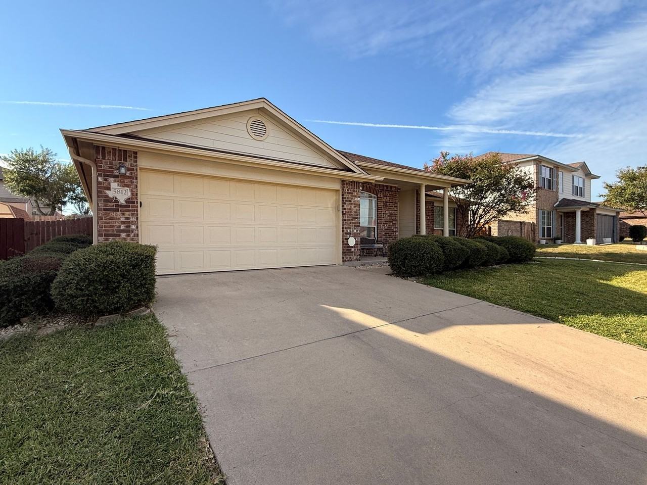 5812 Durango Dr - Photo 2 of 27