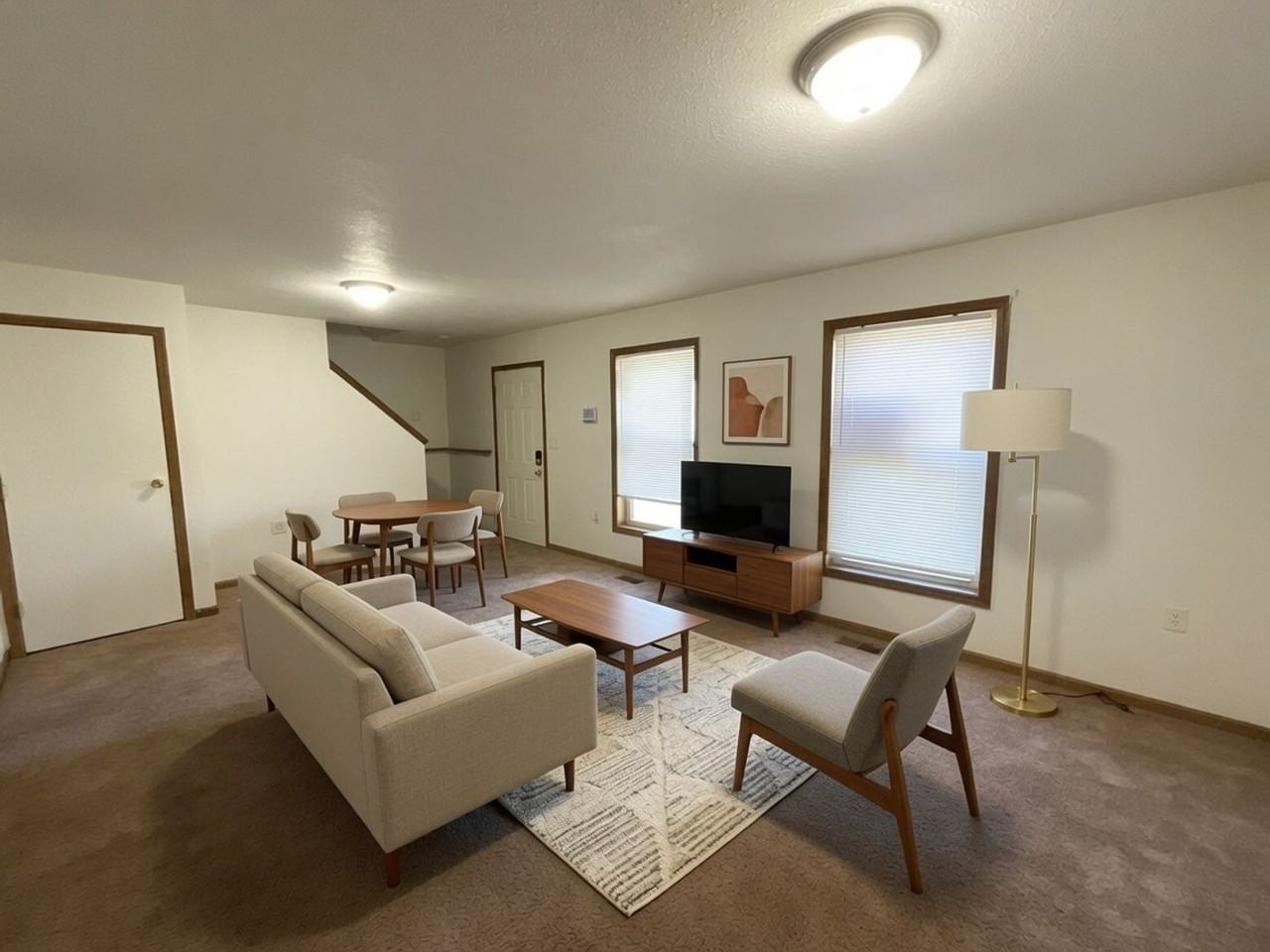 545 W Grand Ave - Photo 2 of 11