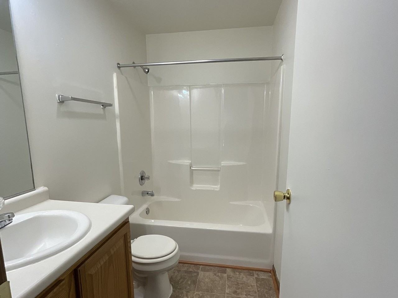 545 W Grand Ave - Photo 7 of 11