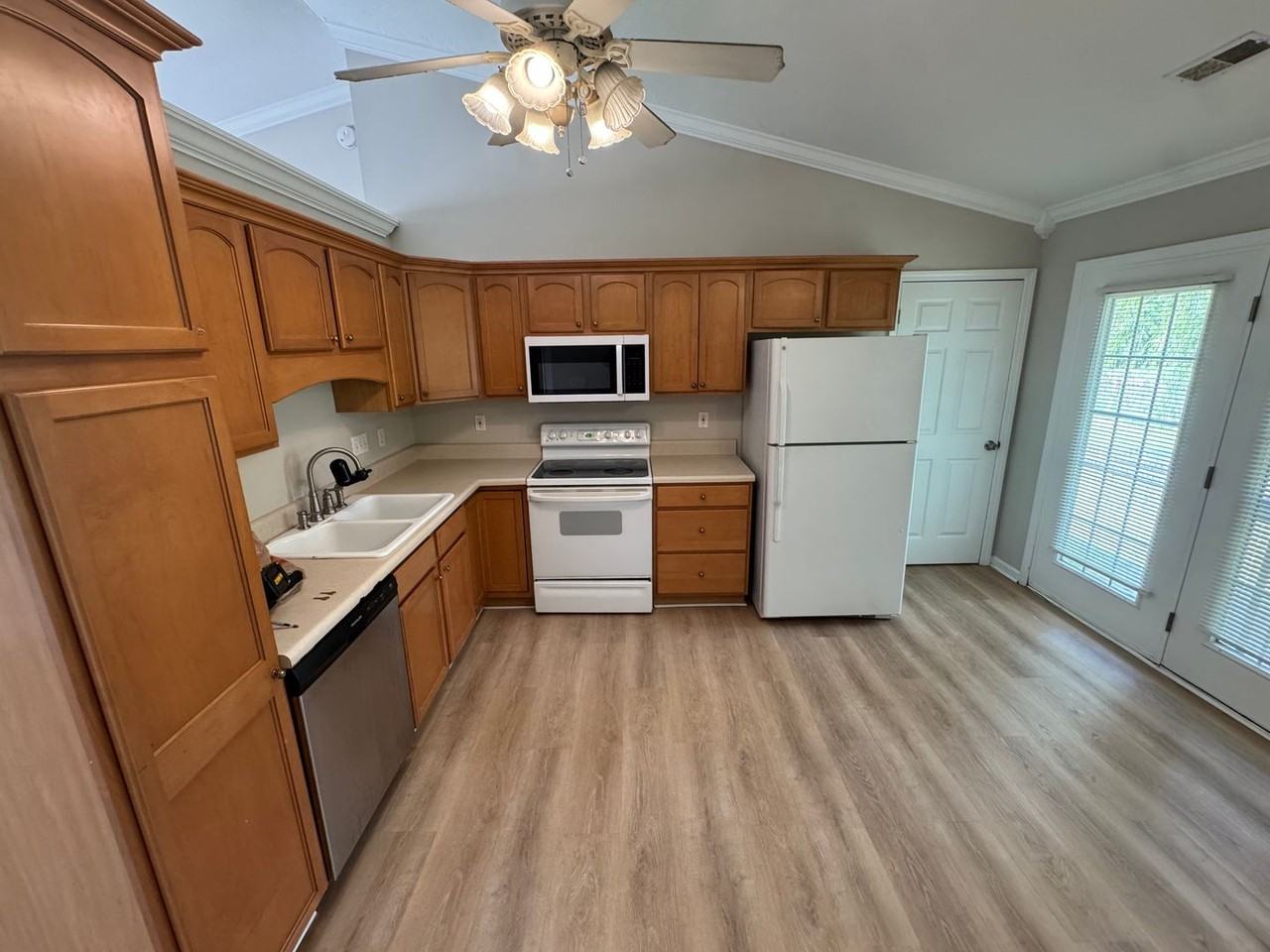 5508 Fenway Ln - Photo 6 of 26