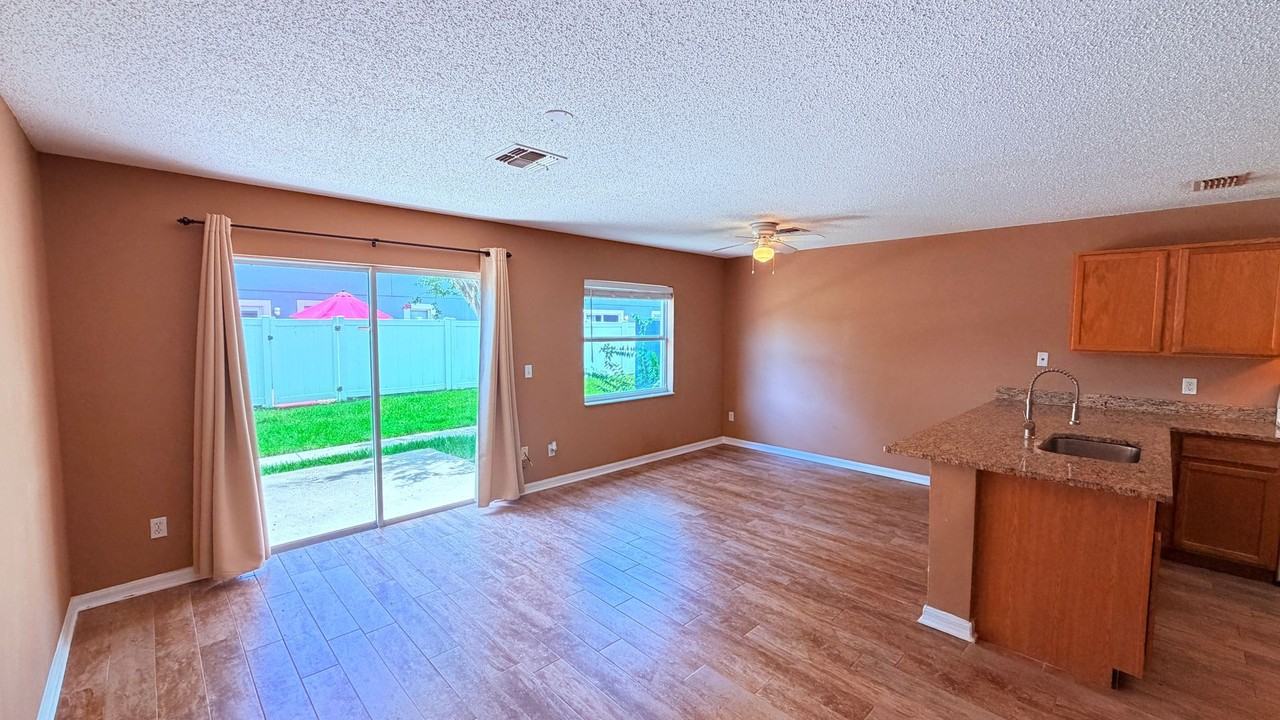 13054 Lexington Summit St - Photo 5 of 27