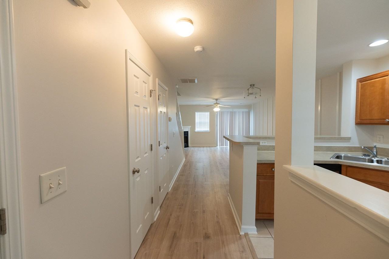 306 Snowy Owl Ct - Photo 4 of 23