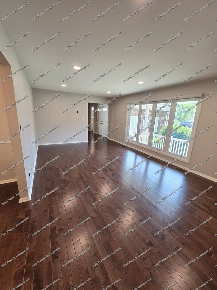 10016 Twin Creek Blvd - Photo 4 of 26