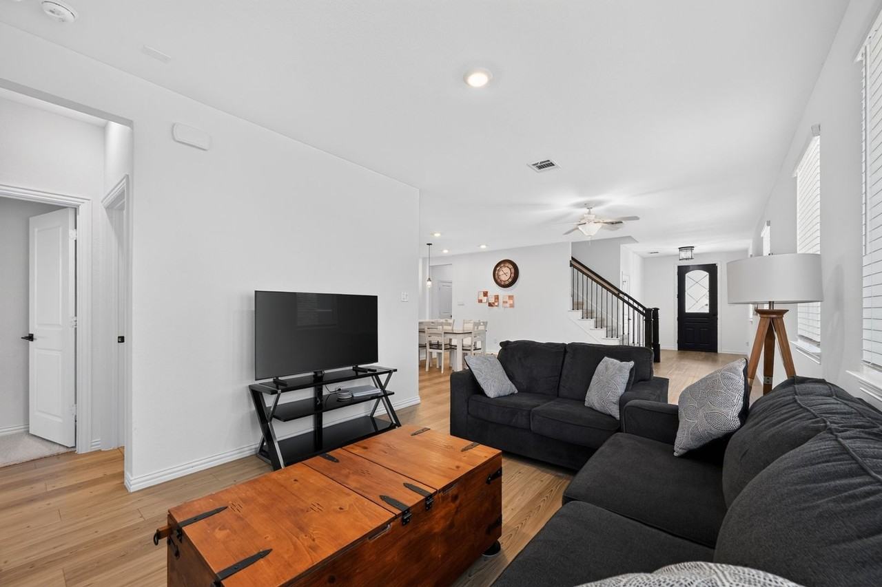1678 Gracehill Way - Photo 4 of 27