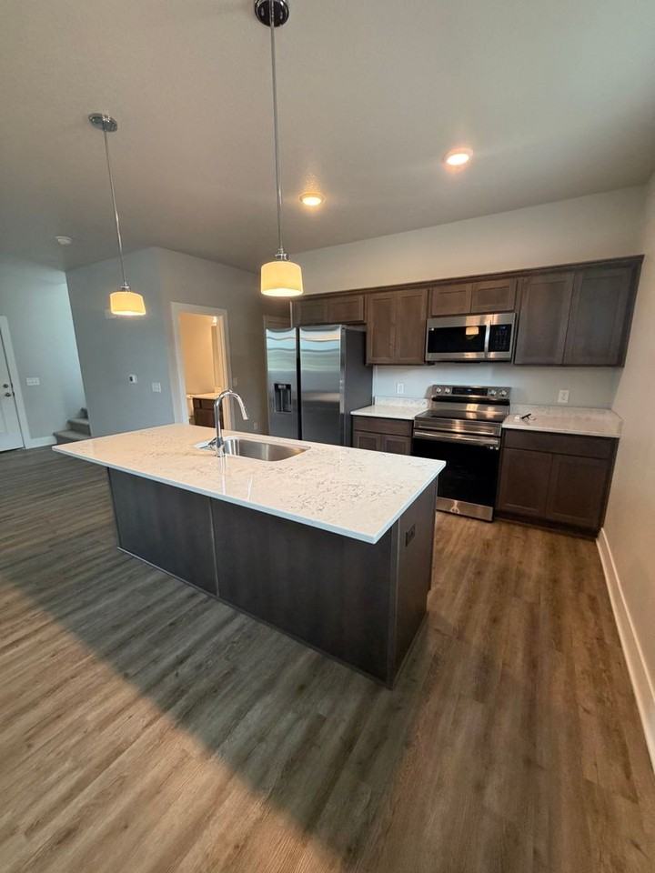 234 Nw Common Pl - Photo 4 of 14