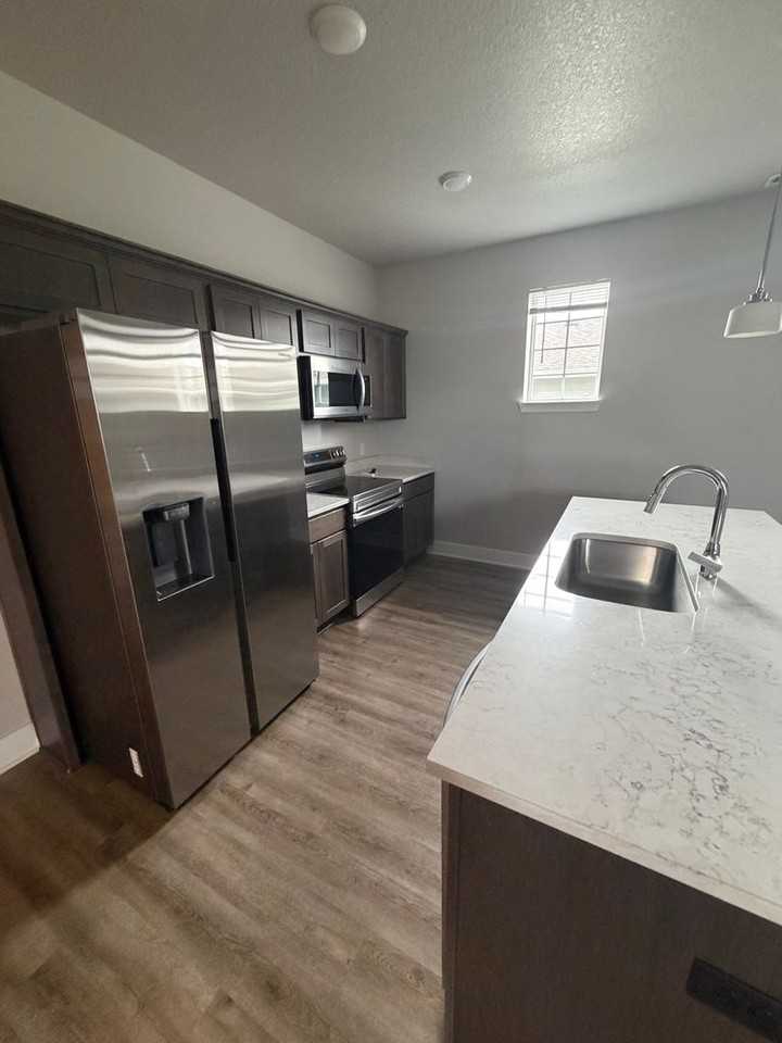 234 Nw Common Pl - Photo 5 of 14