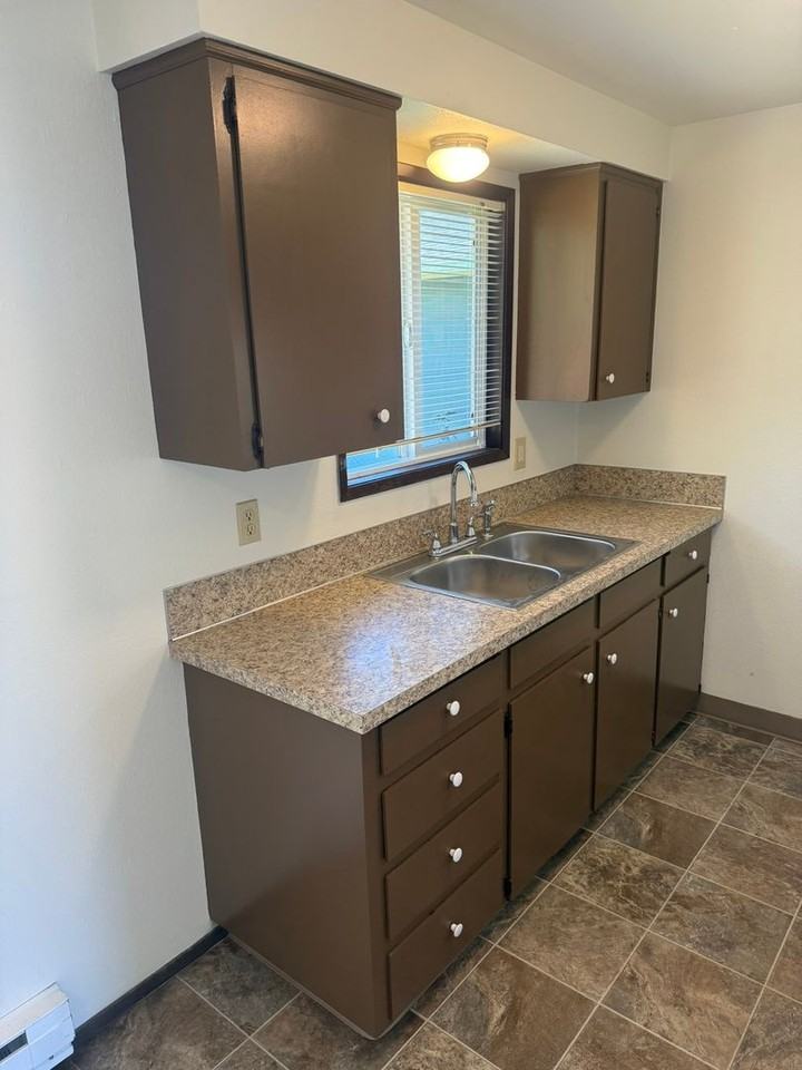 960 N 4th St - Photo 3 of 11