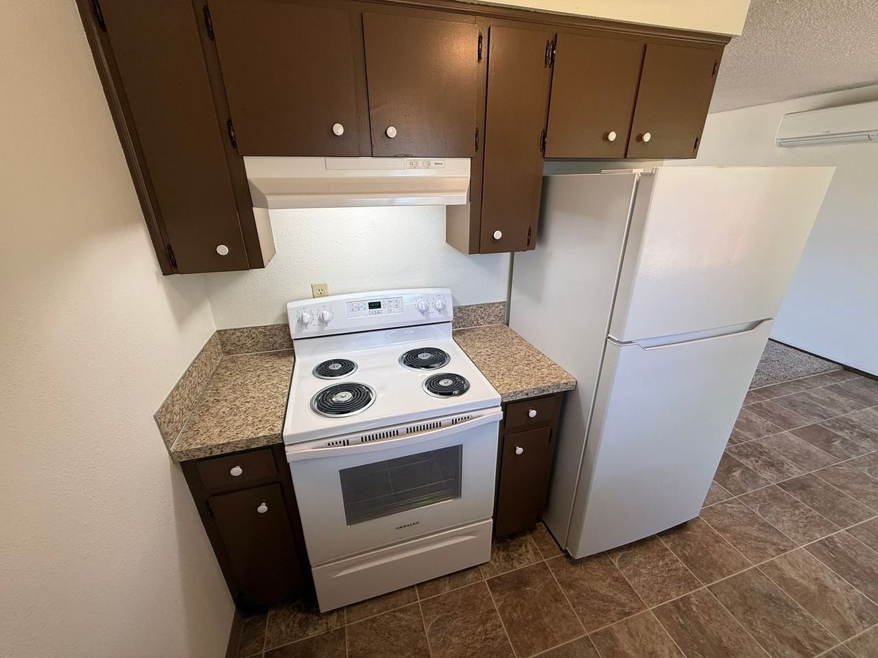 960 N 4th St - Photo 4 of 11