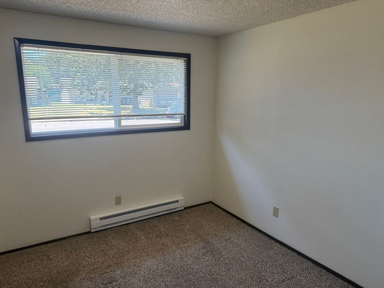 960 N 4th St - Photo 5 of 11