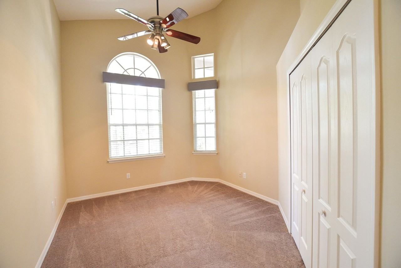 5313 Lake Bluff Ter - Photo 6 of 28