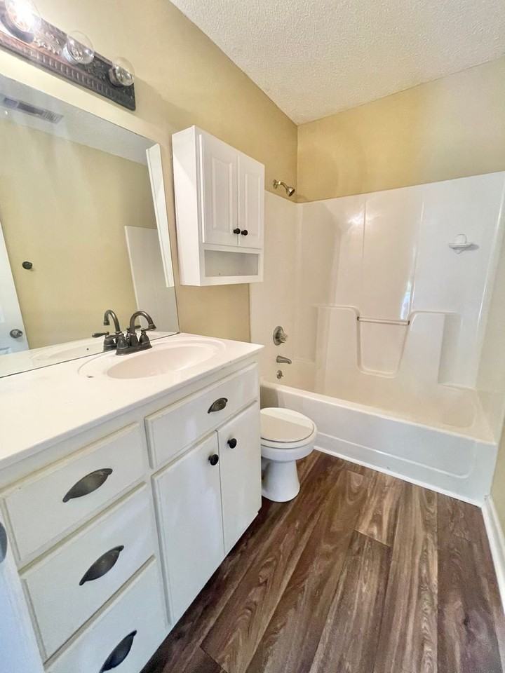 26990 Elkins Rd #N - Photo 3 of 7