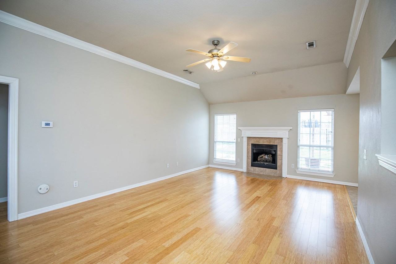 518 Topaz St - Photo 2 of 22